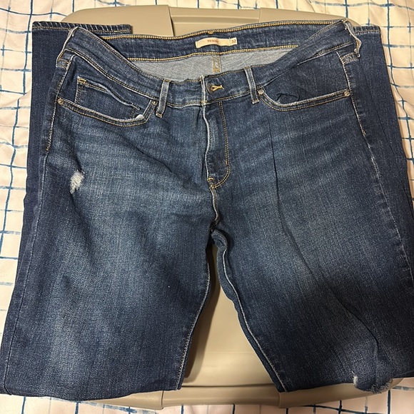 Levi’s Ripped Jeans - Picture 3 of 5